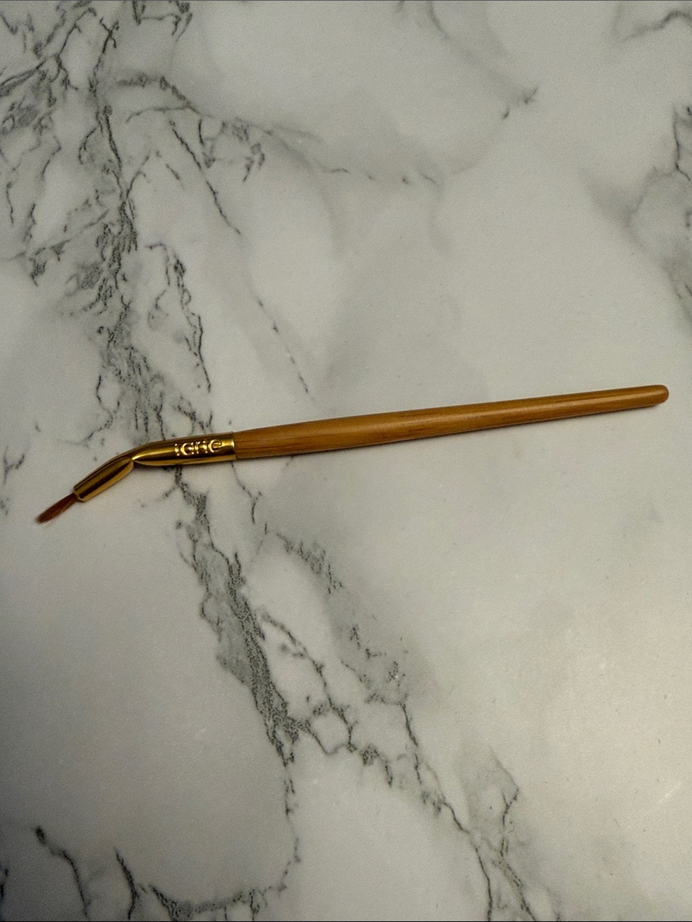 NWOT Tarte Angled Detail Brush in Light Wood with Gold Ferrule